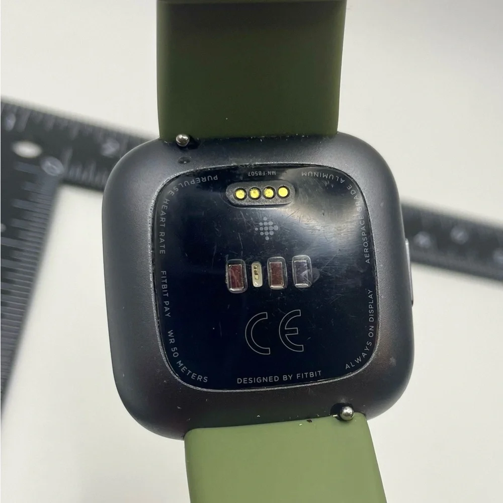 Fitbit Versa 2 Health and Fitness Smartwatch with Green Silicone Band. 8.5 inch